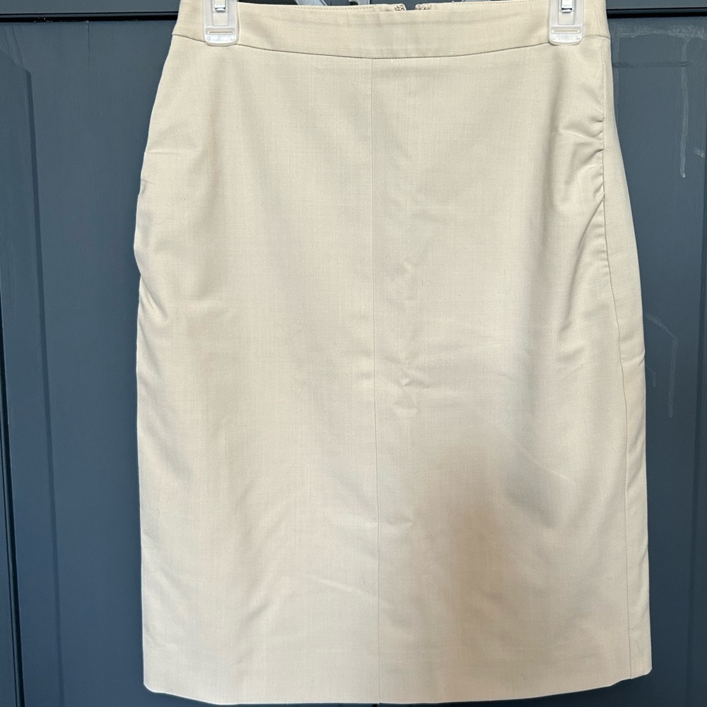 BCBG Maxazria Creme Pencil Skirt Women’s Size 4